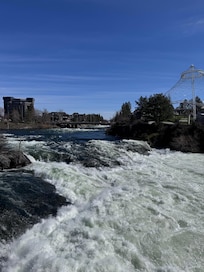 Riverfront Park at the Falls. Short walk from the VRBO