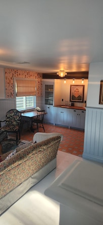 Marias cottage.