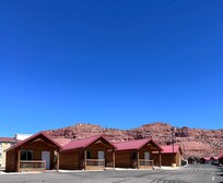 Pretty red rocks of Kanab in background.