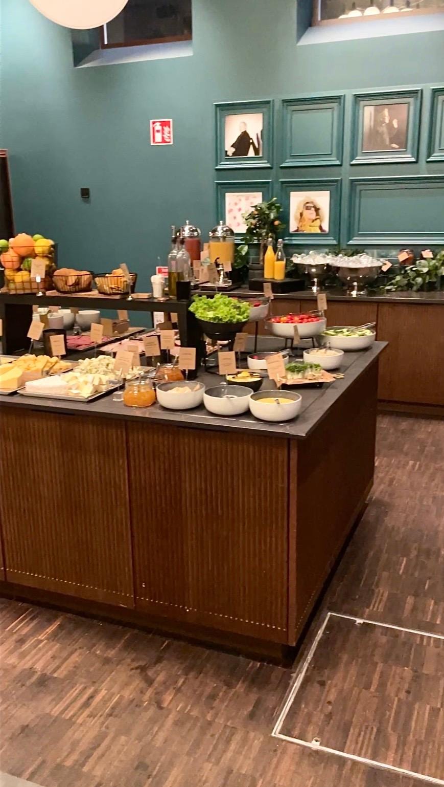 Frukosten! Fint i ordning, fräscht och mysigt 