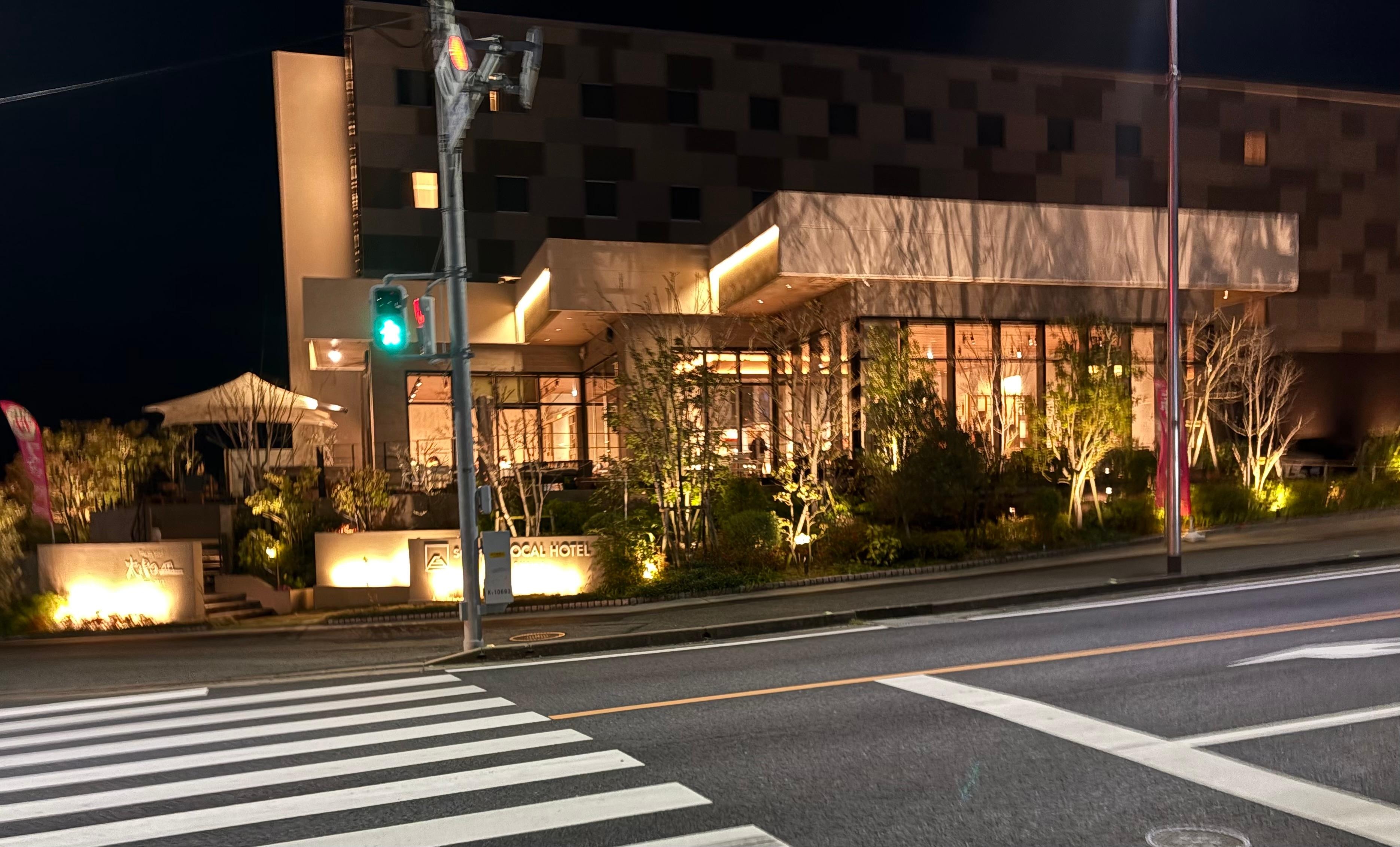 夜はライトアップされています。