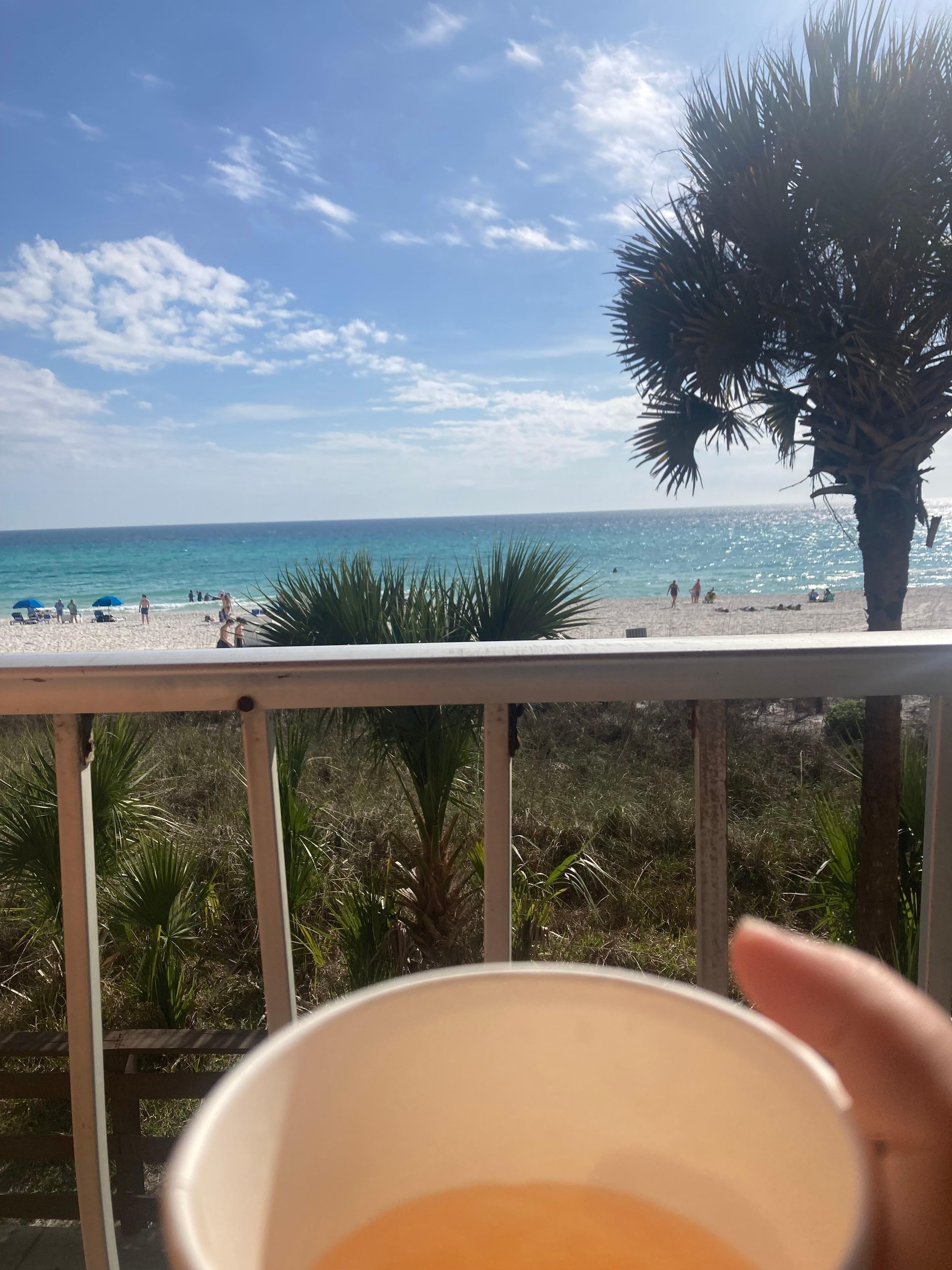 perfect balcony to enjoy a coffee or cocktail.