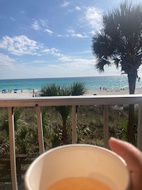 perfect balcony to enjoy a coffee or cocktail.