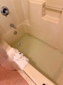 Tried to see if whirpool jets worked but there was no stopper