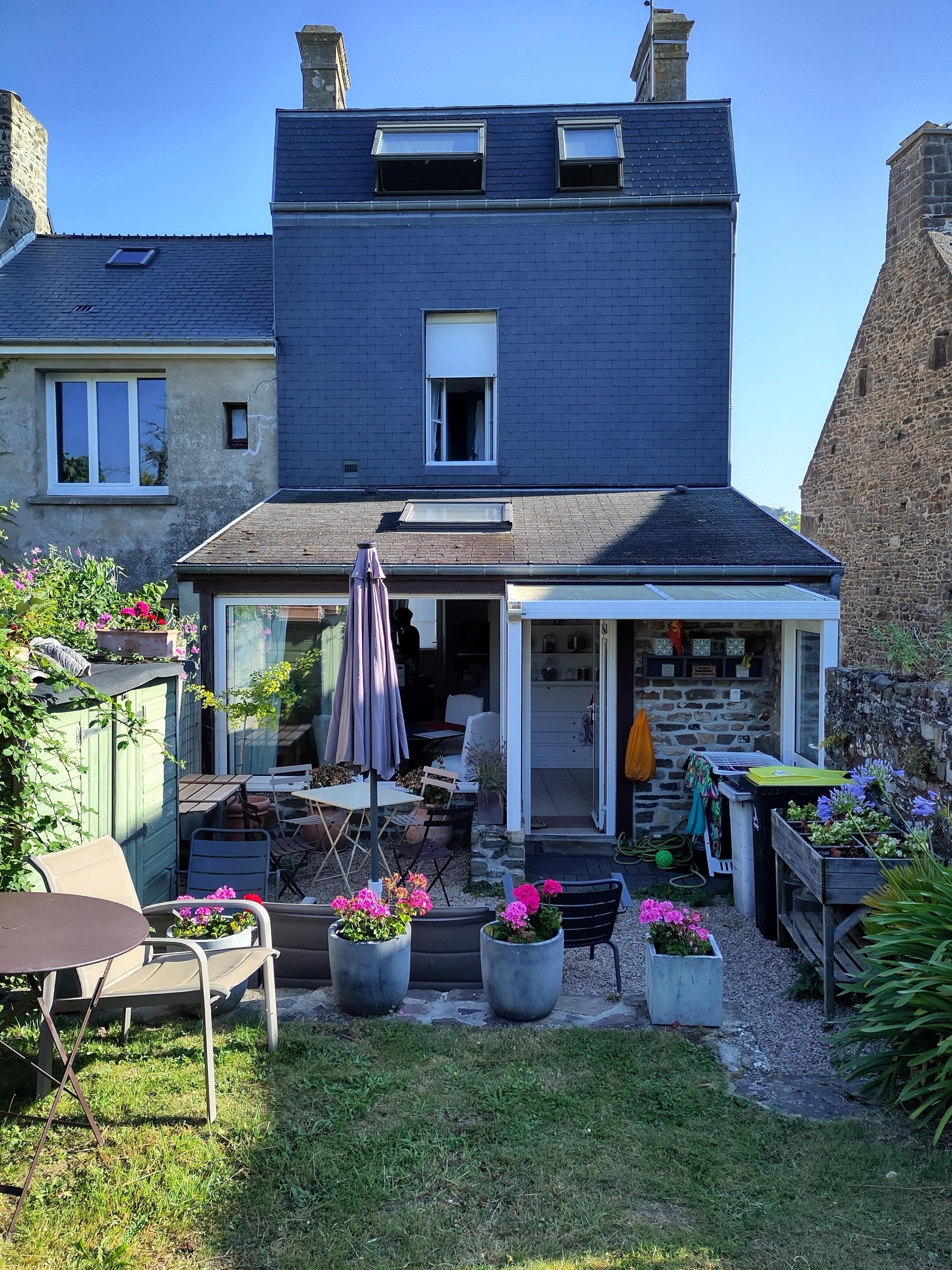 Blick auf das Haus von hinten 