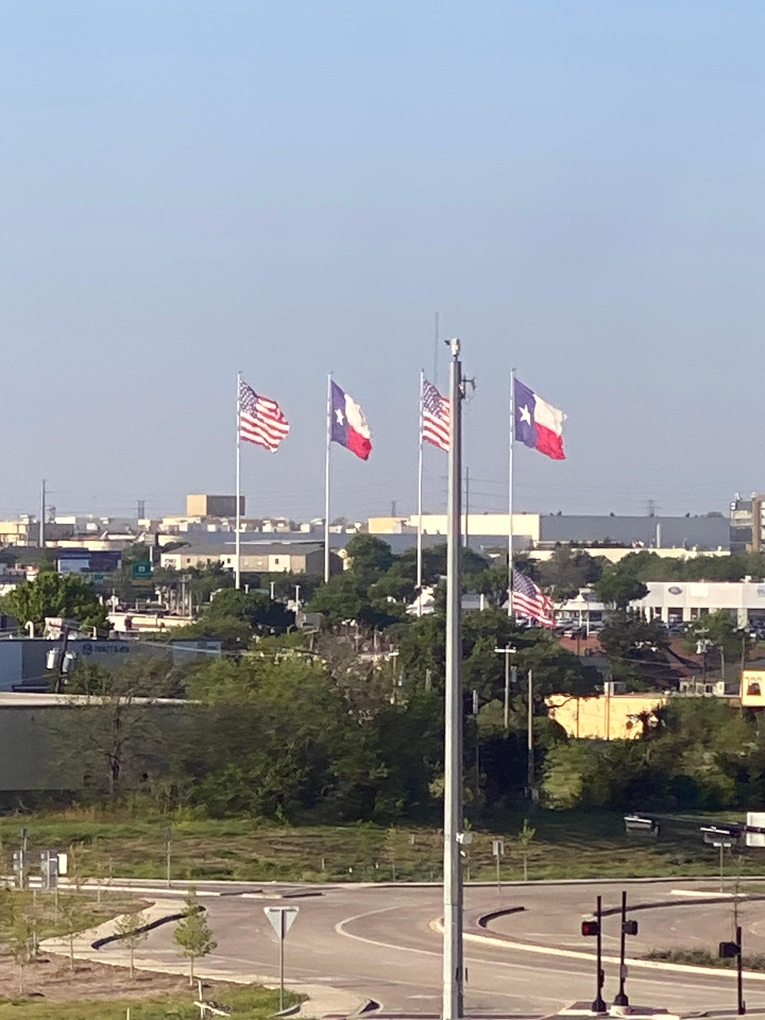 Picture out of my excellent 7th story queen bed suite 💛