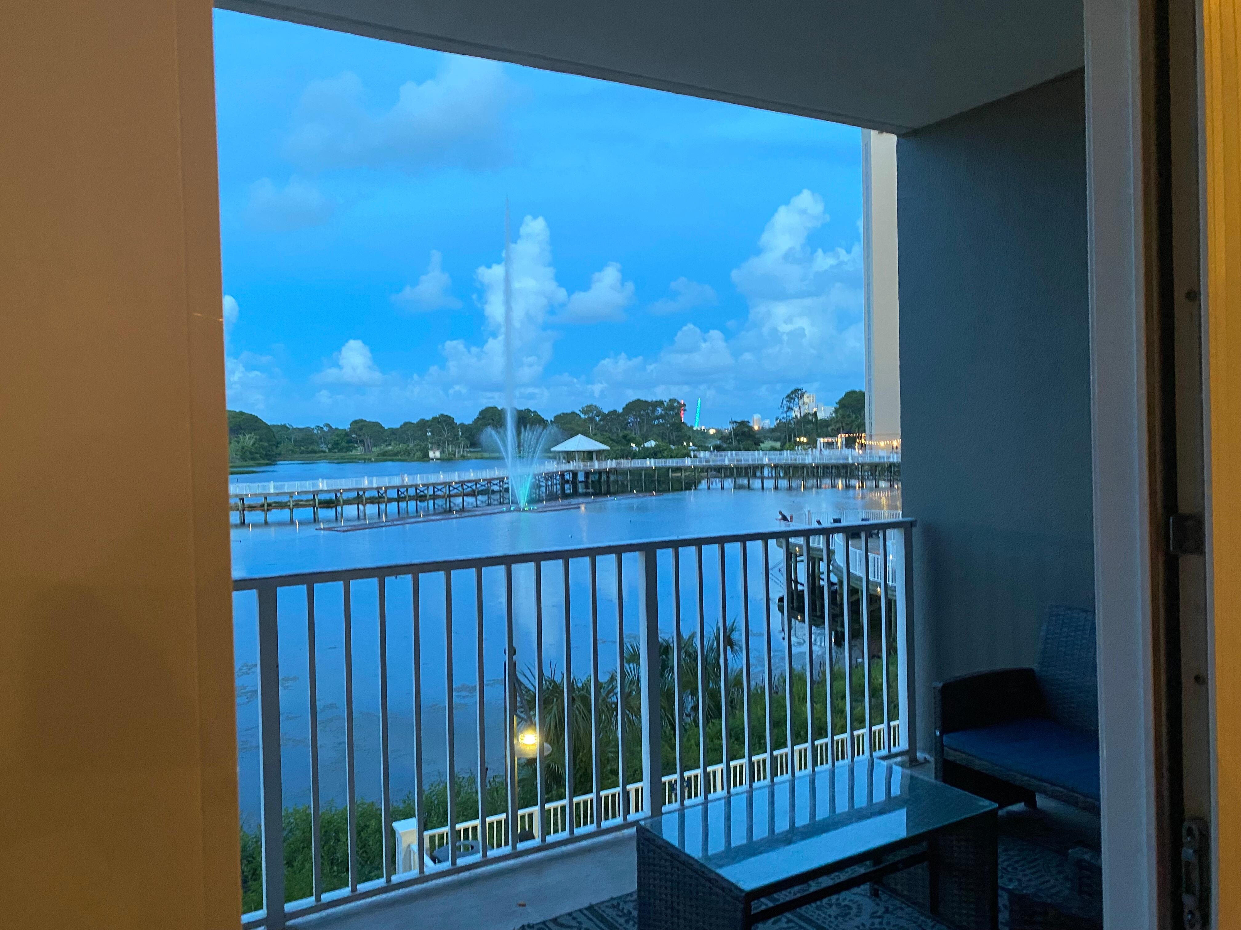 Lake fountain show at 7:45-8pm