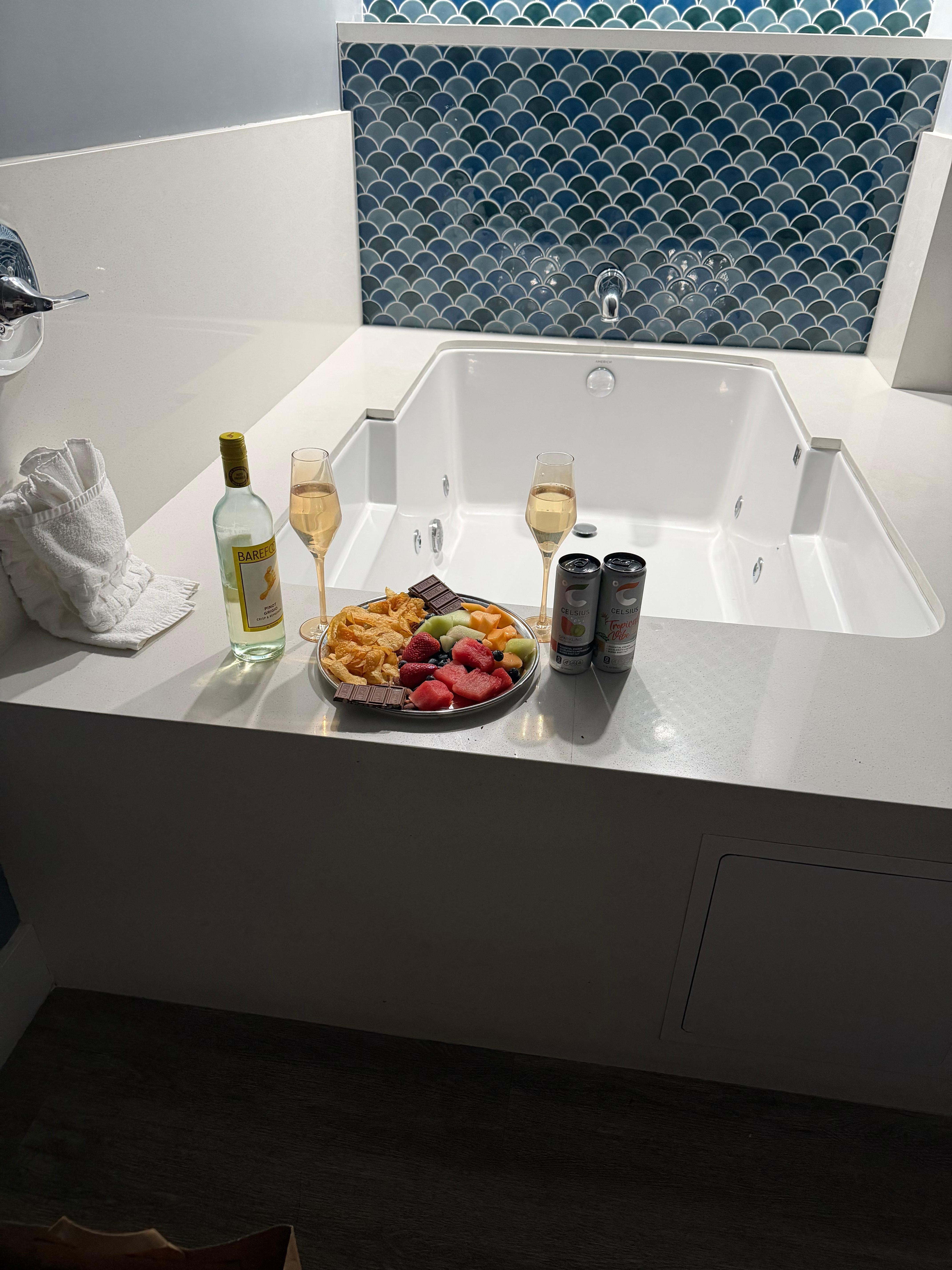 Hotel did not provide this. I bought it from home.  I was celebrating my hubby’s bday! 