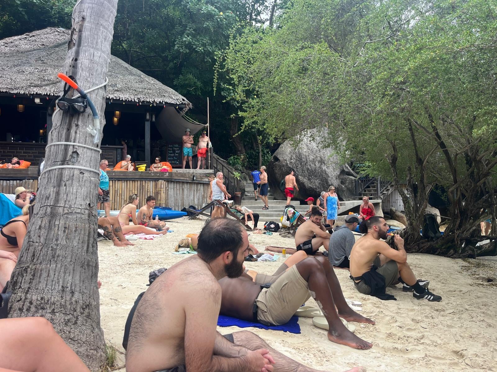 ils s'installent devant vous sans gène 