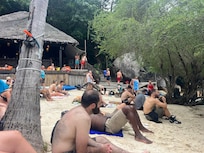 ils s'installent devant vous sans gène