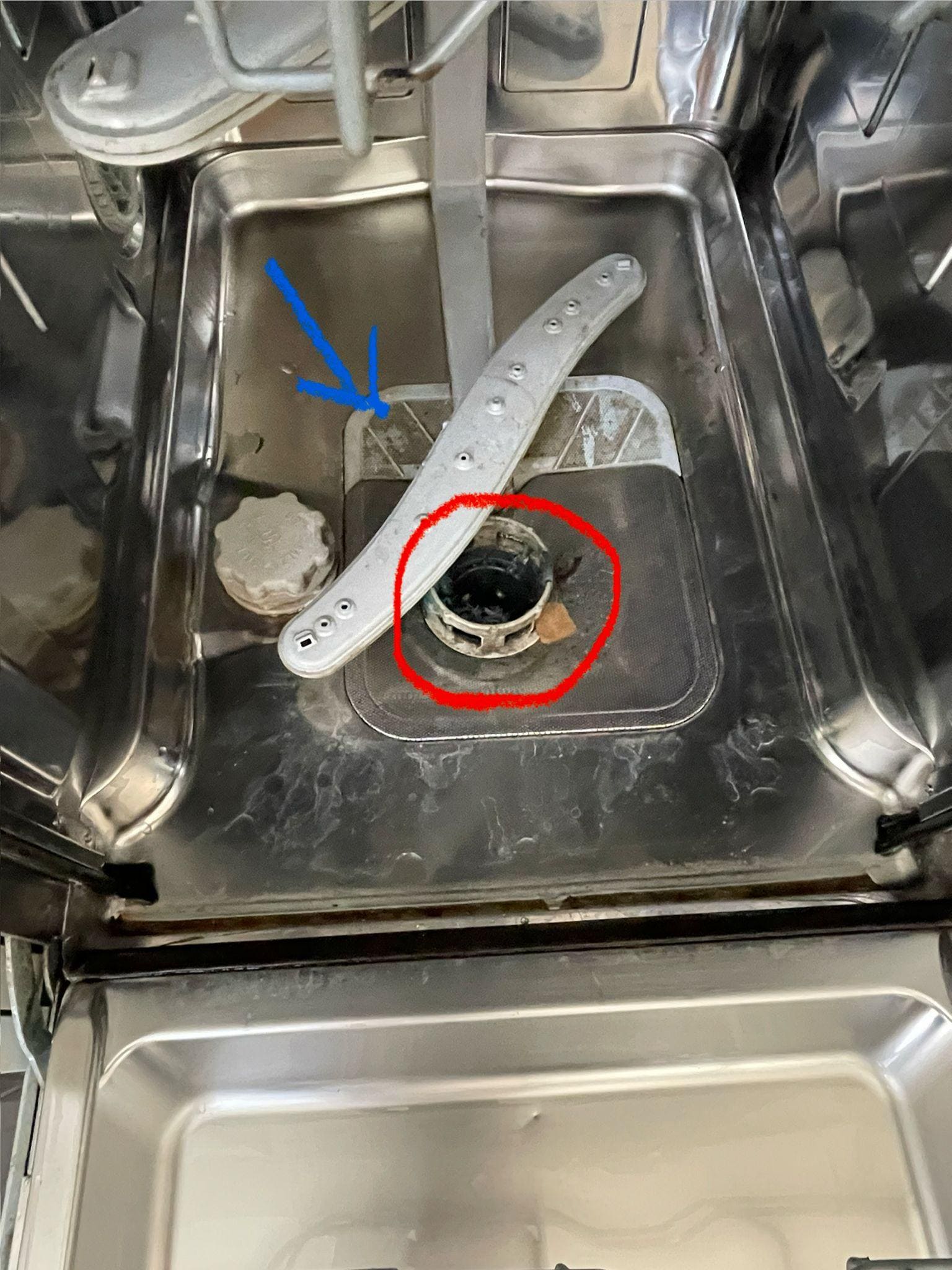 The dish washer was in bad shape. It has mold (blue arrow) and left over food scraps in the trap (red circle). It was cleaned after we protest n five days later.