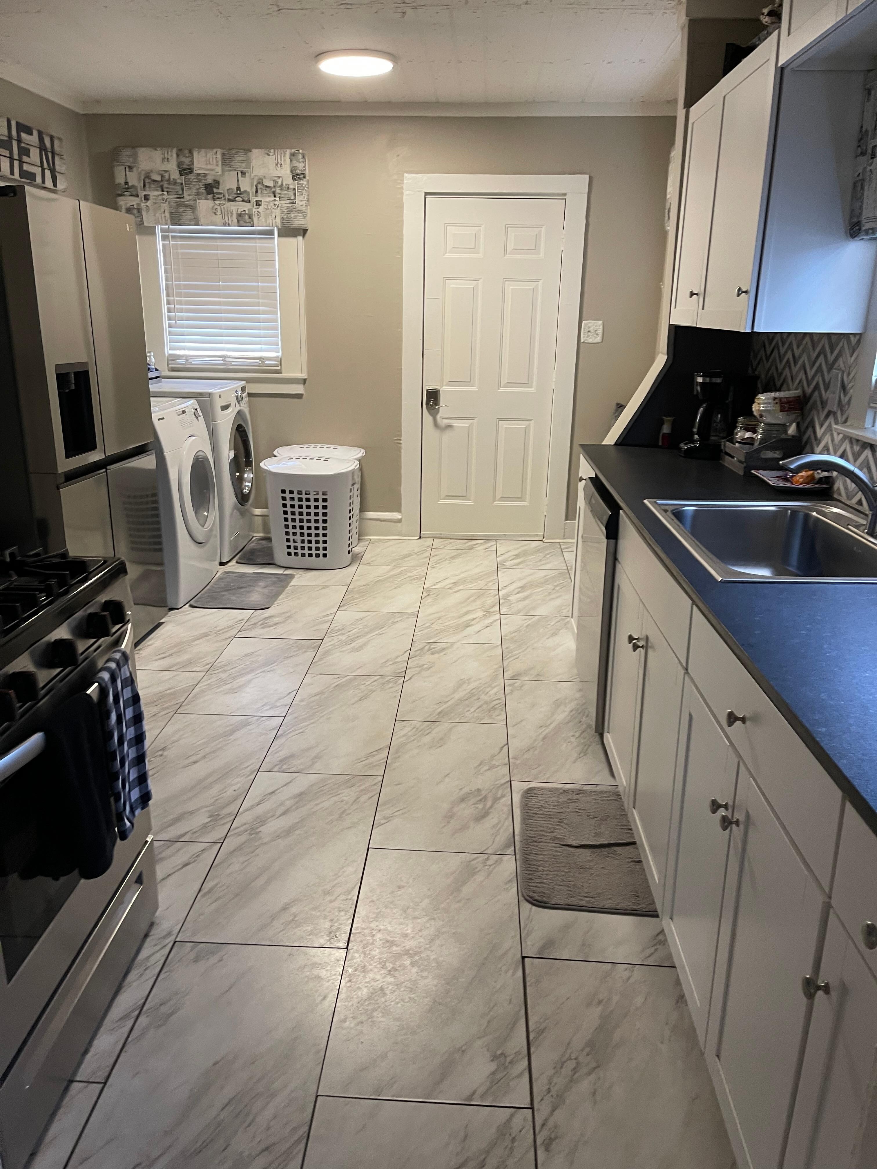 Kitchen/ full size washer and dryer