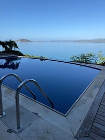 Infinity style pool.