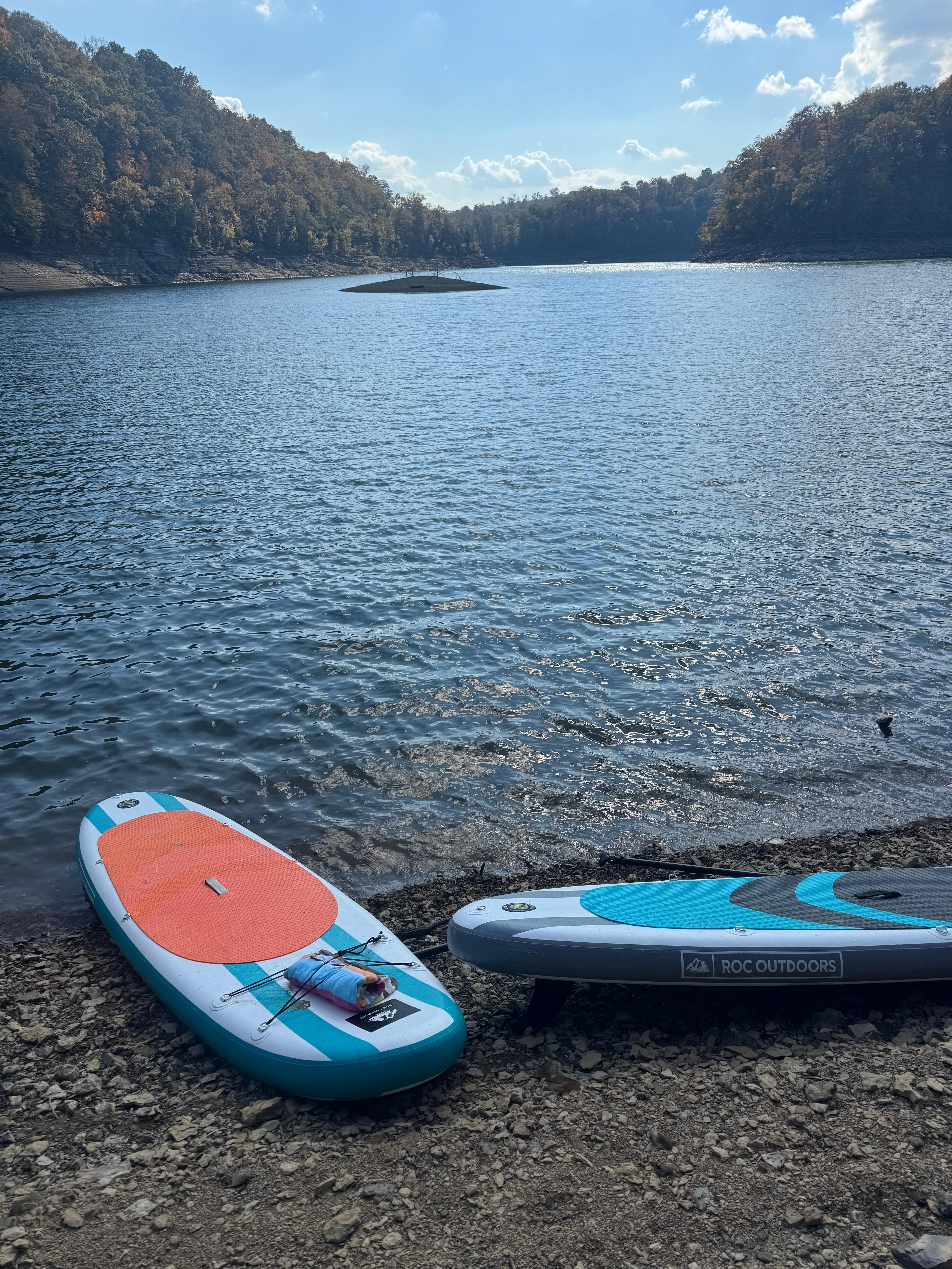 Brought our own paddle boards and went to Lily boat ramp 5 min from the house 