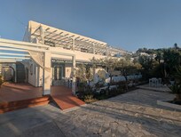 A quiet, clean hotel a short walk from the heart of Skala. A very short walk to Hohlaka Bay.