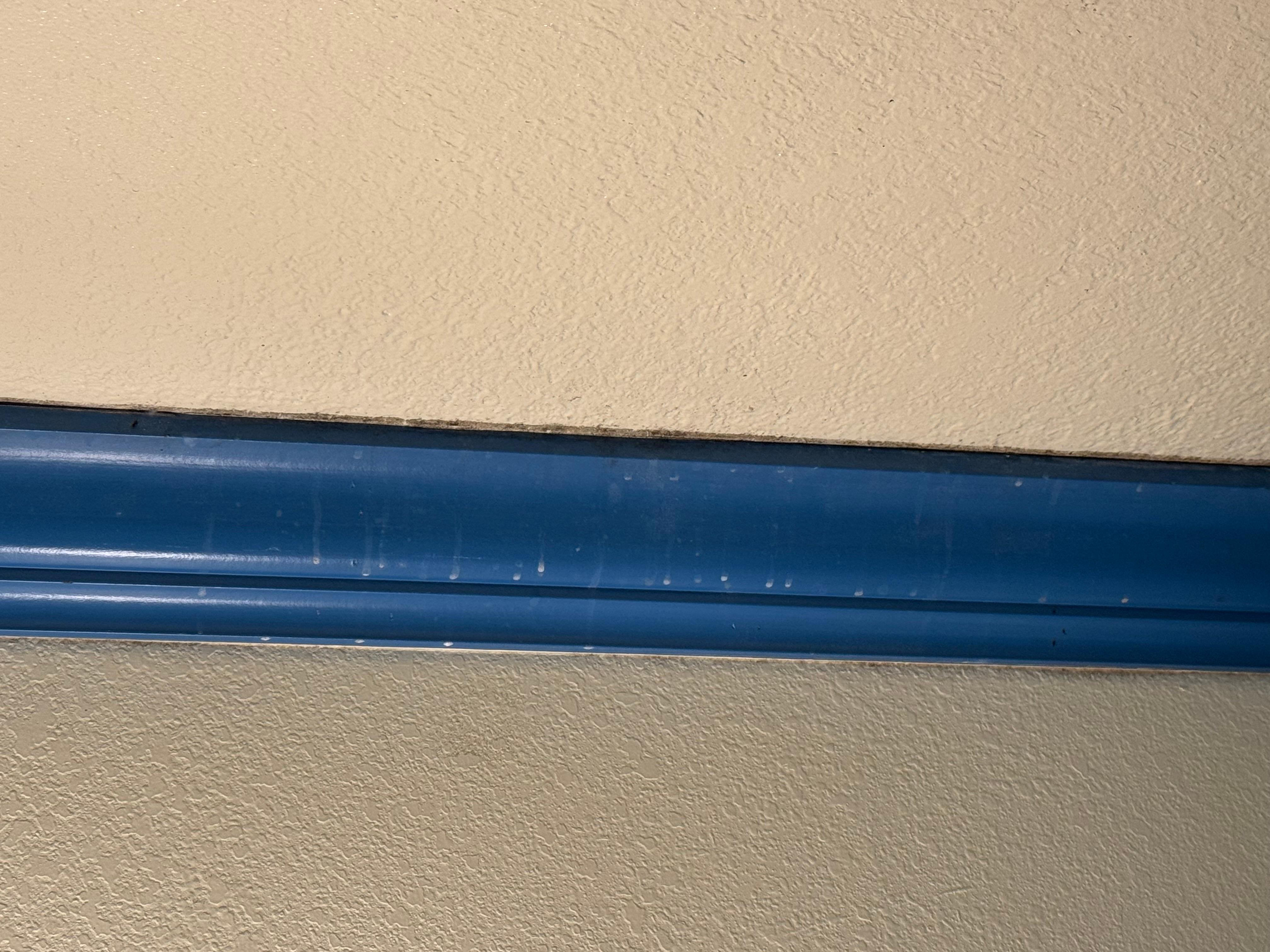 Humedad por toda la habitación 