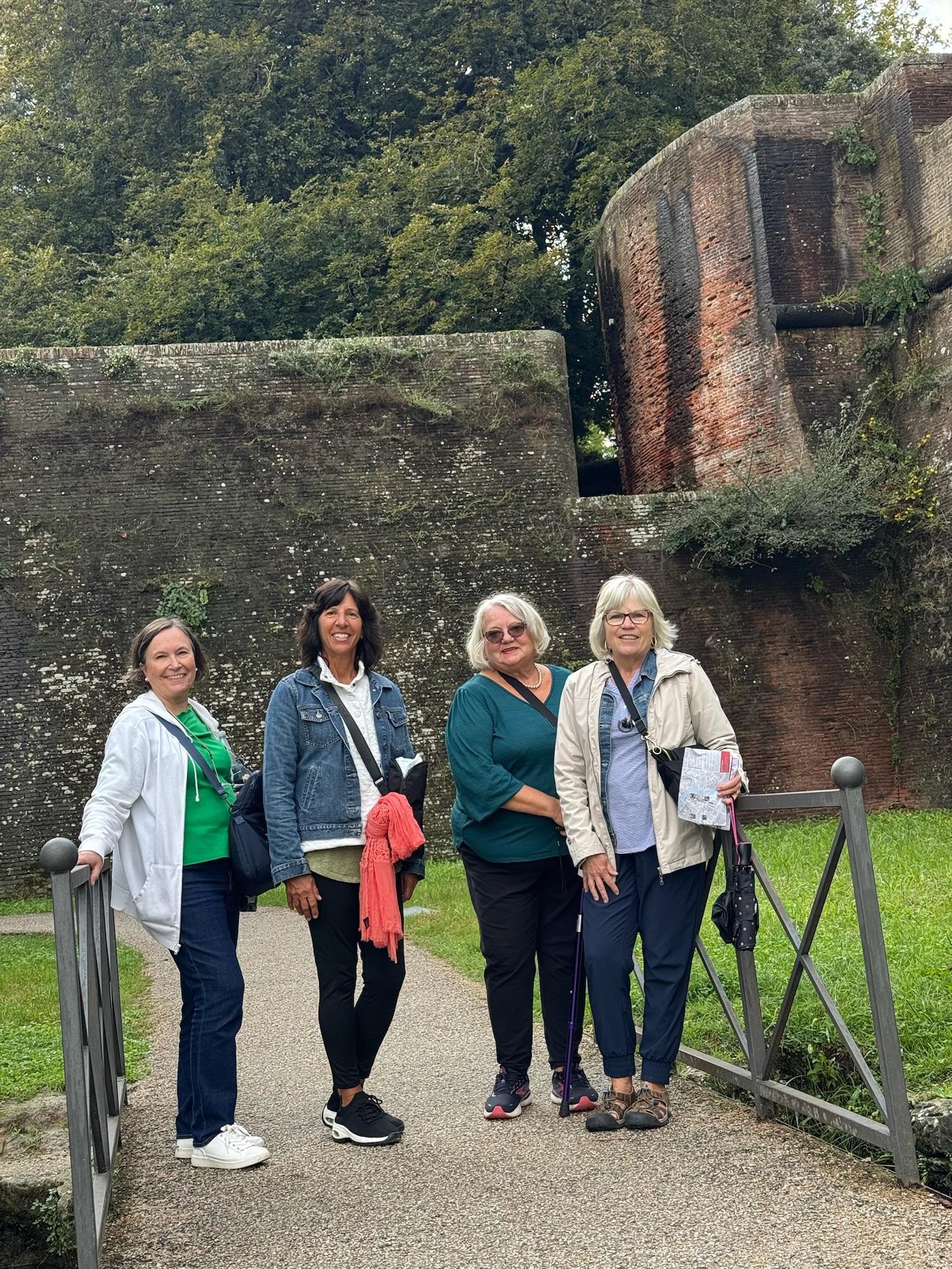A walk around the city wall of Lucca. 