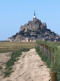 Mont Saint Michel.
Even wat verder weg maar heel mooi!