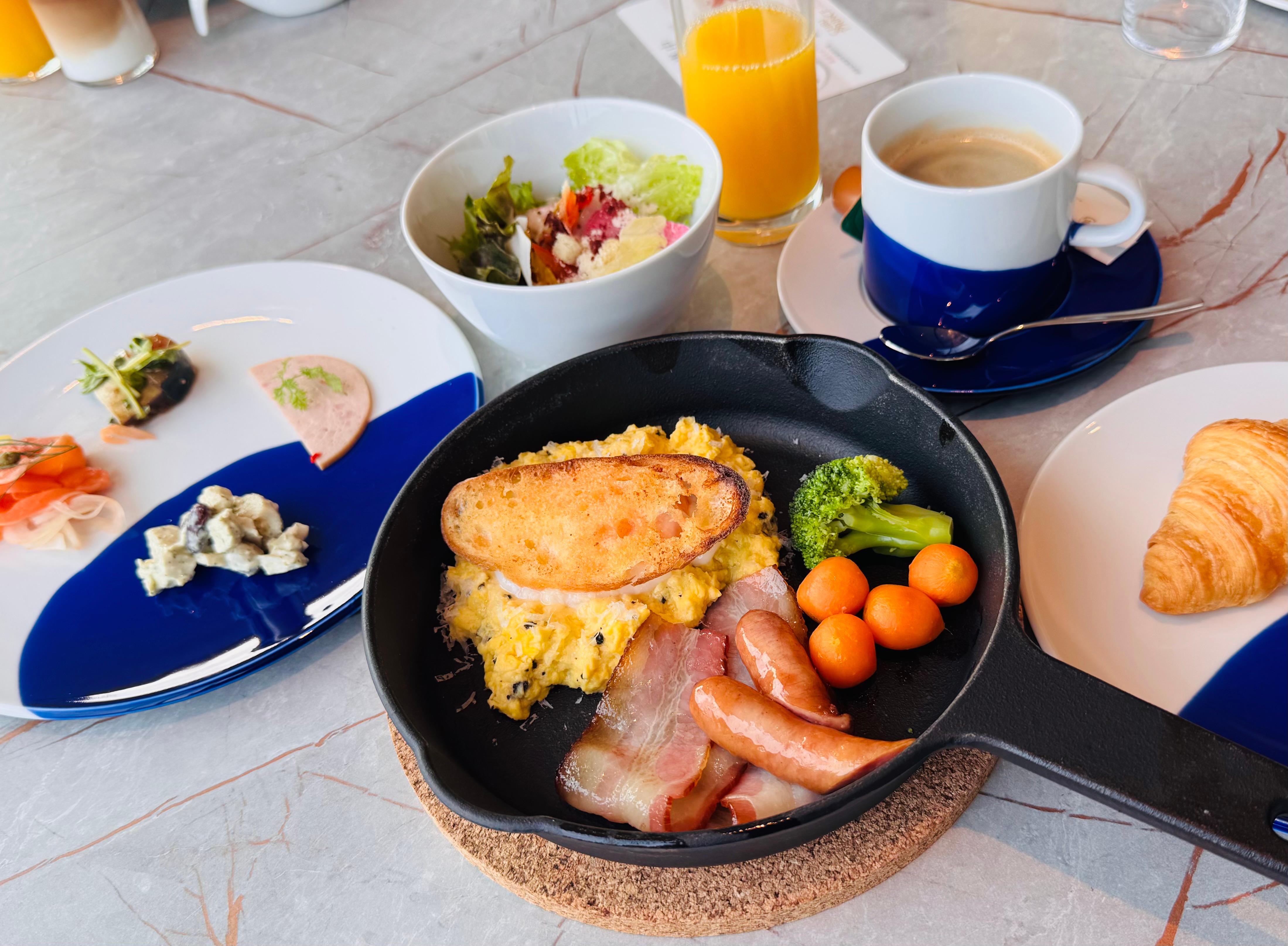 朝食は、地元の食材をアレンジした素敵なメニューです。大変美味しかった。