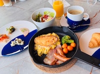 朝食は、地元の食材をアレンジした素敵なメニューです。大変美味しかった。