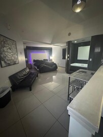 Picture of room. Decent. No swing. No warm water.
Fought for warm air all night.