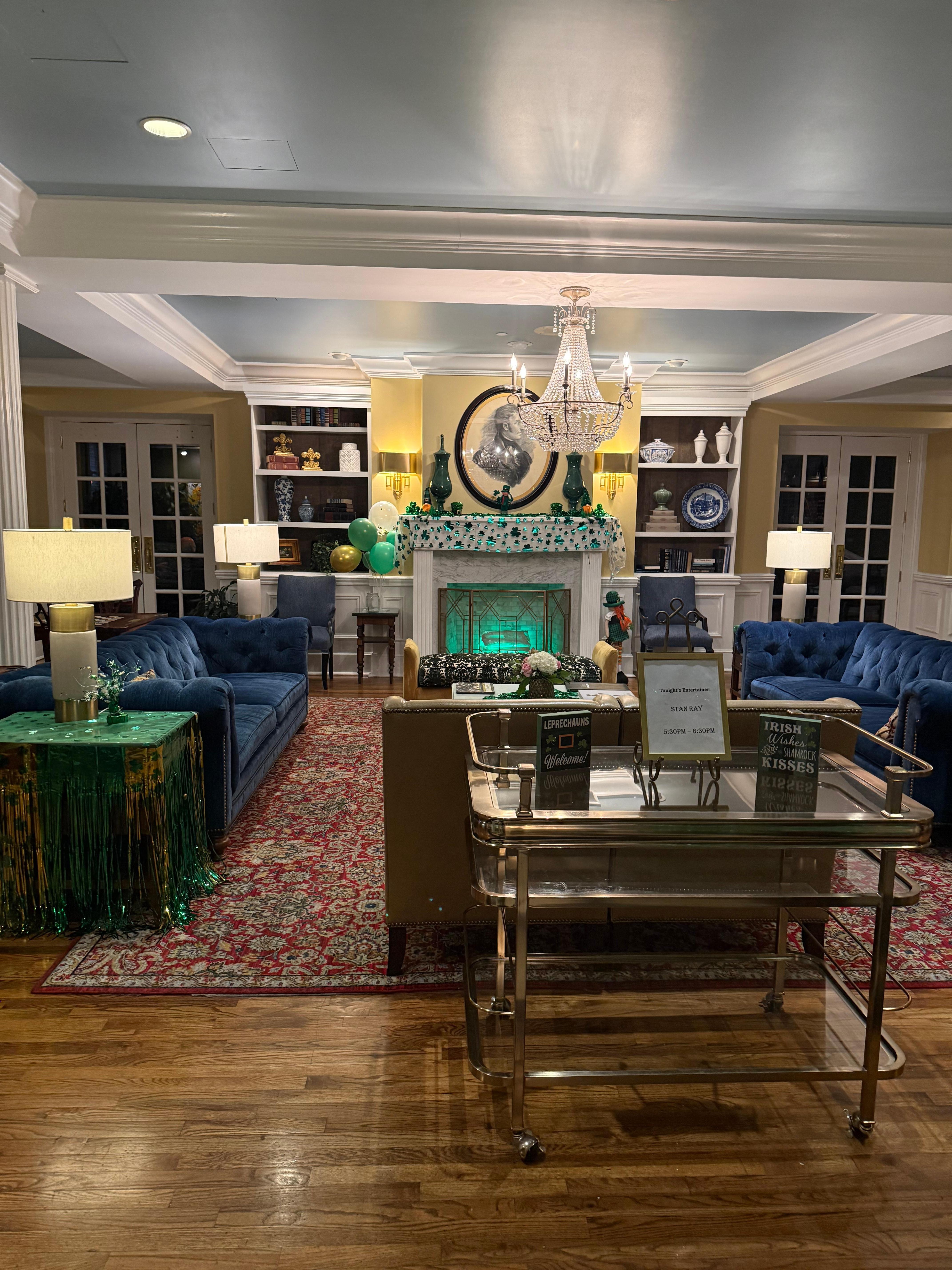 The parlor where they have wine and cheeses nightly for guests and live entertainment.