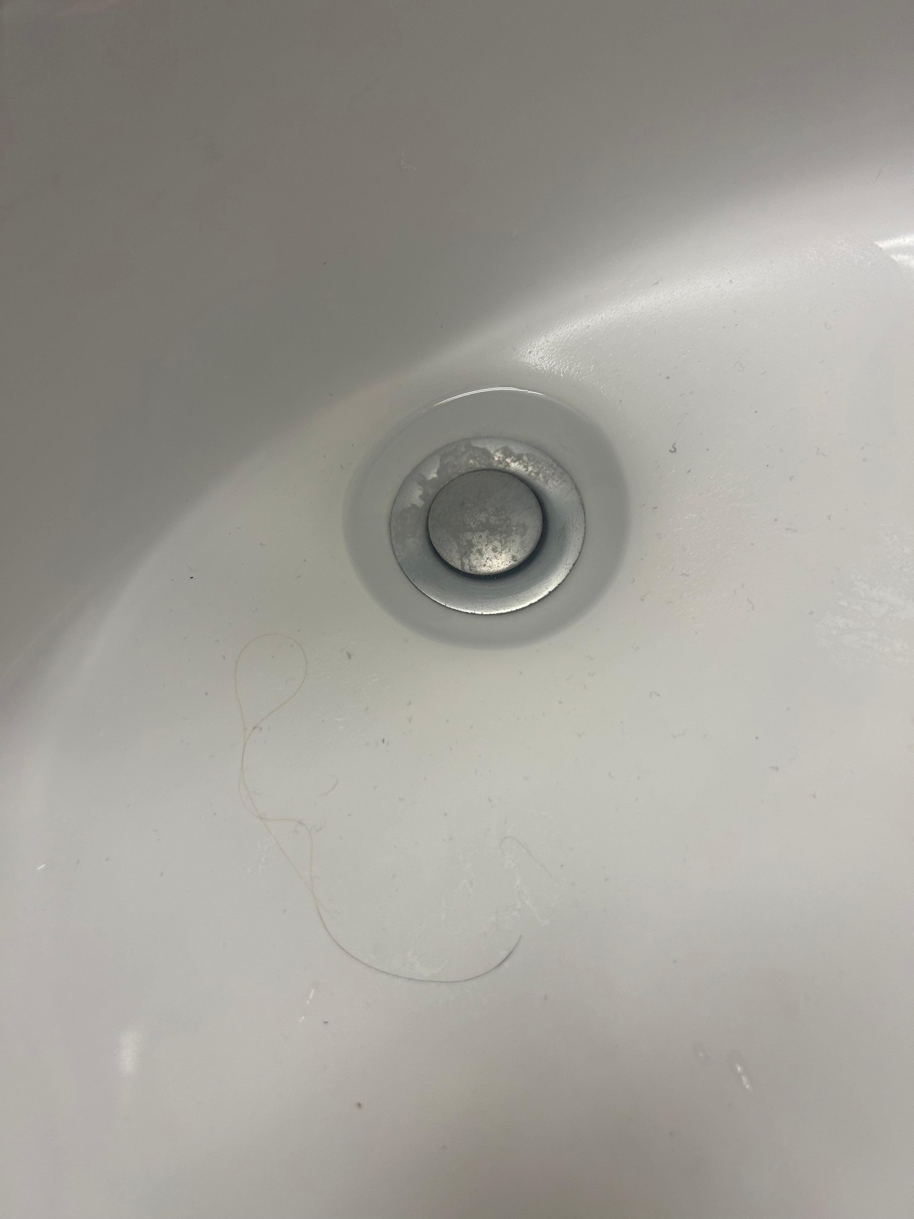 The sink stop didn't work properly and dirty water couldn't go down the drain.