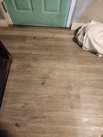 Piso sucio y sábanas sucias qué yo cambie