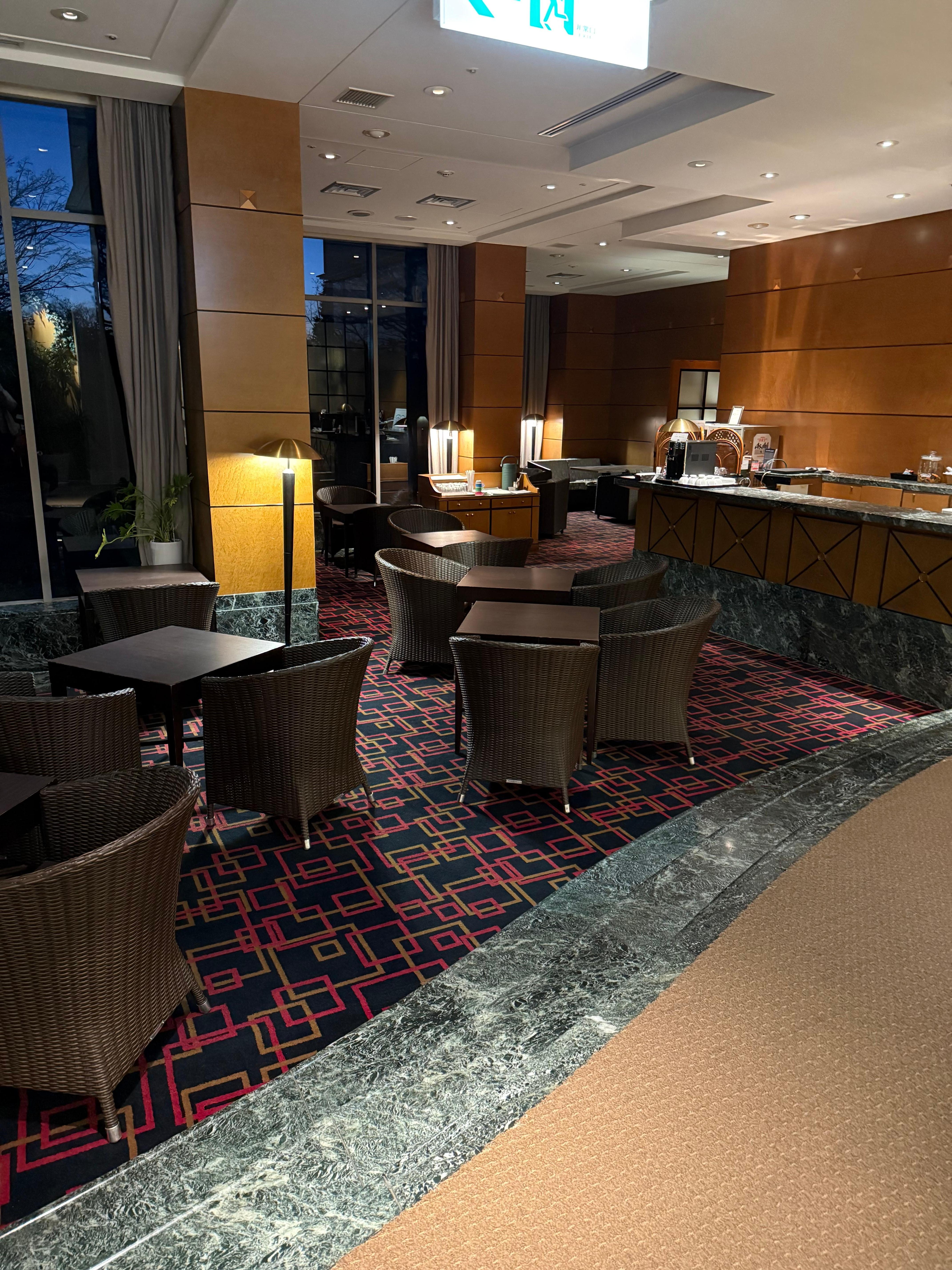 Lounge where there is complimentary happy hour