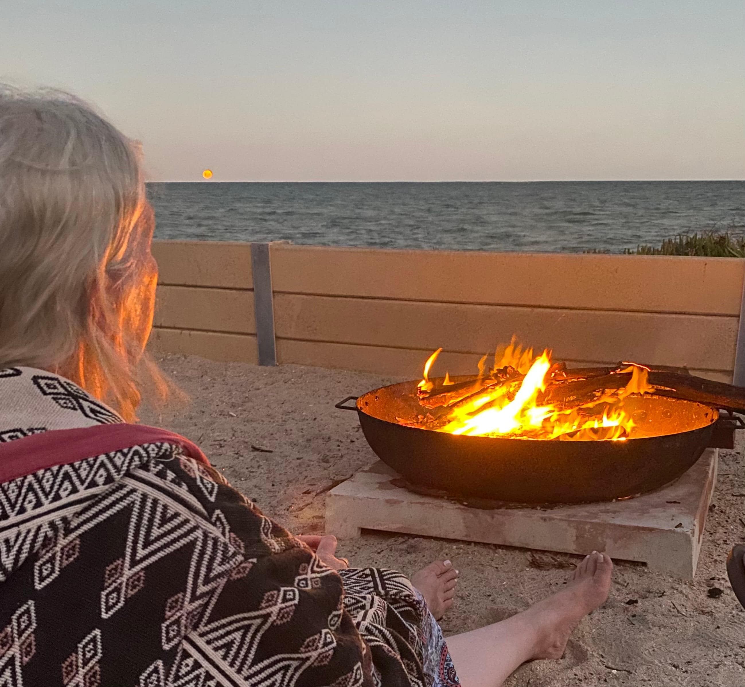 Watching a full moon rise with an open fire and glass of wine, perfect 👌 