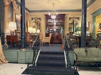 ロビー。Waiting corner のような場所。