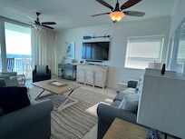 Living room had plenty of room for all 7 adults and 3 kids.