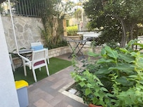 Cute patio -private and quiet