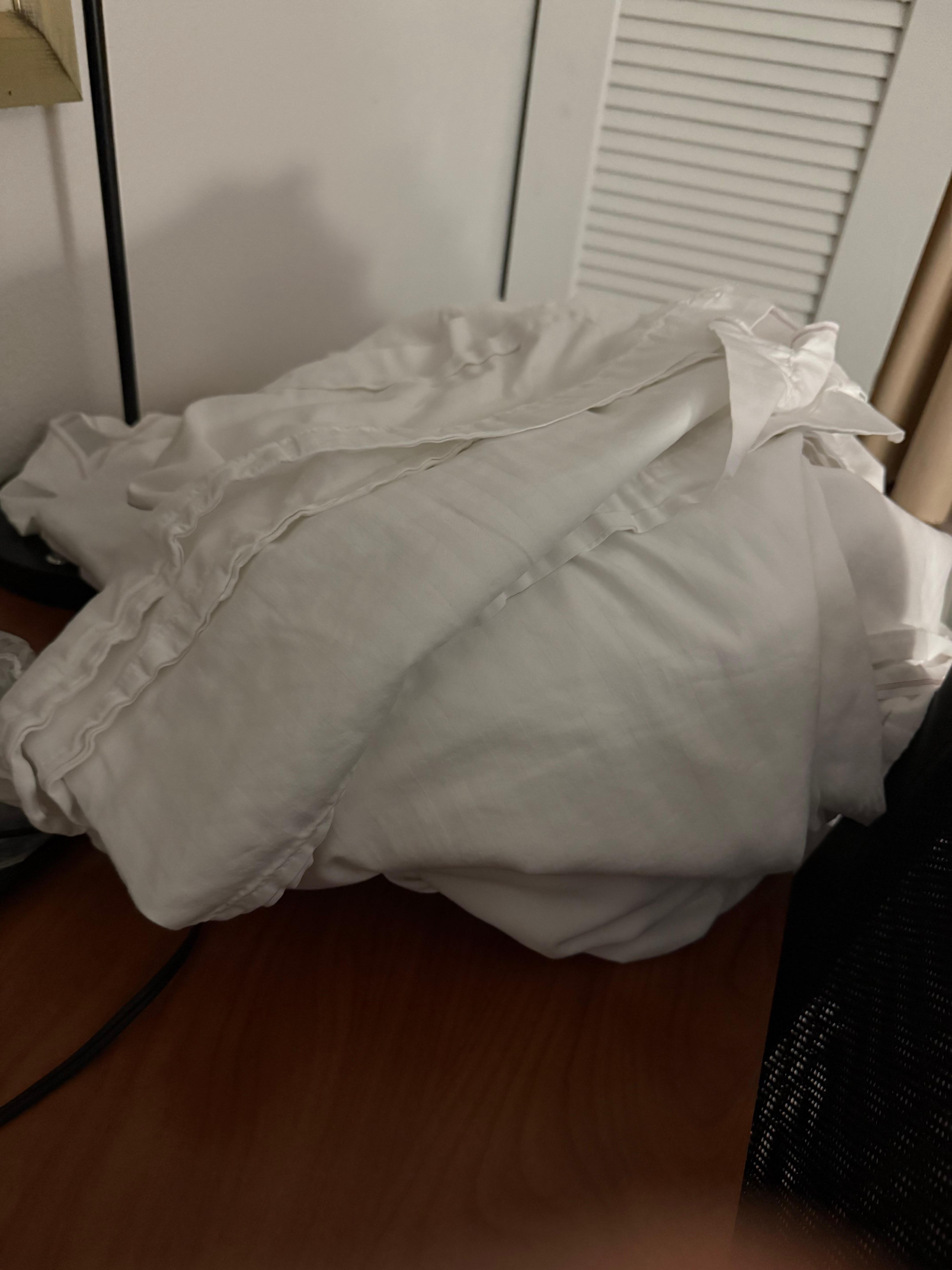 Housekeeping dropped the bedding after asked for “new sheets”. Possibly for a DIY housekeeping experience for us! 