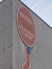 Great location easy to find within walking distance of the train station!