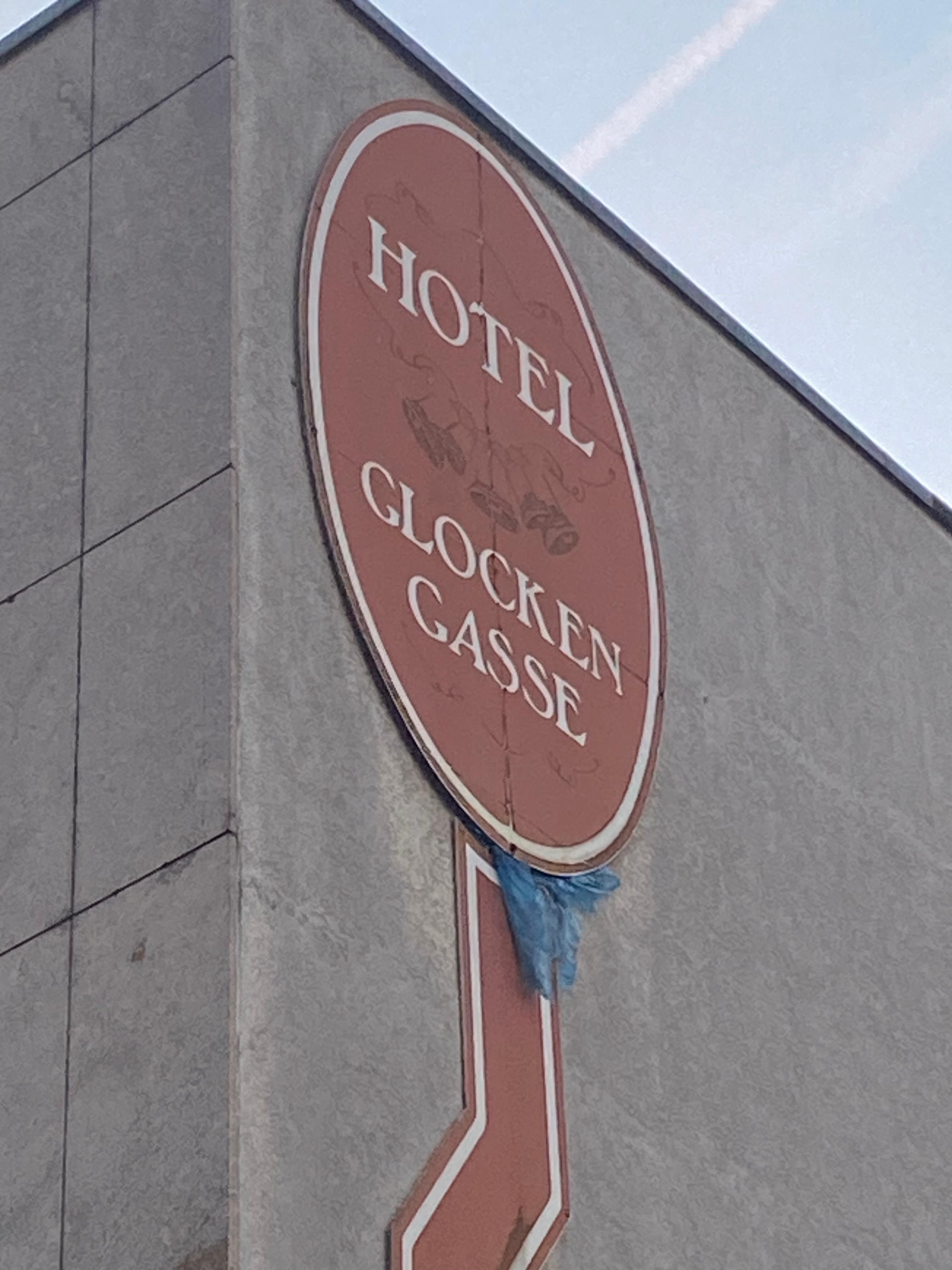 Great location easy to find within walking distance of the train station! 