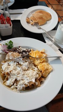 The food is more than delicious..if you stay in thisbhotel I 100%recommend the Chilaquiles verdes