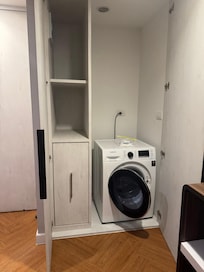 部屋に洗濯機がついている