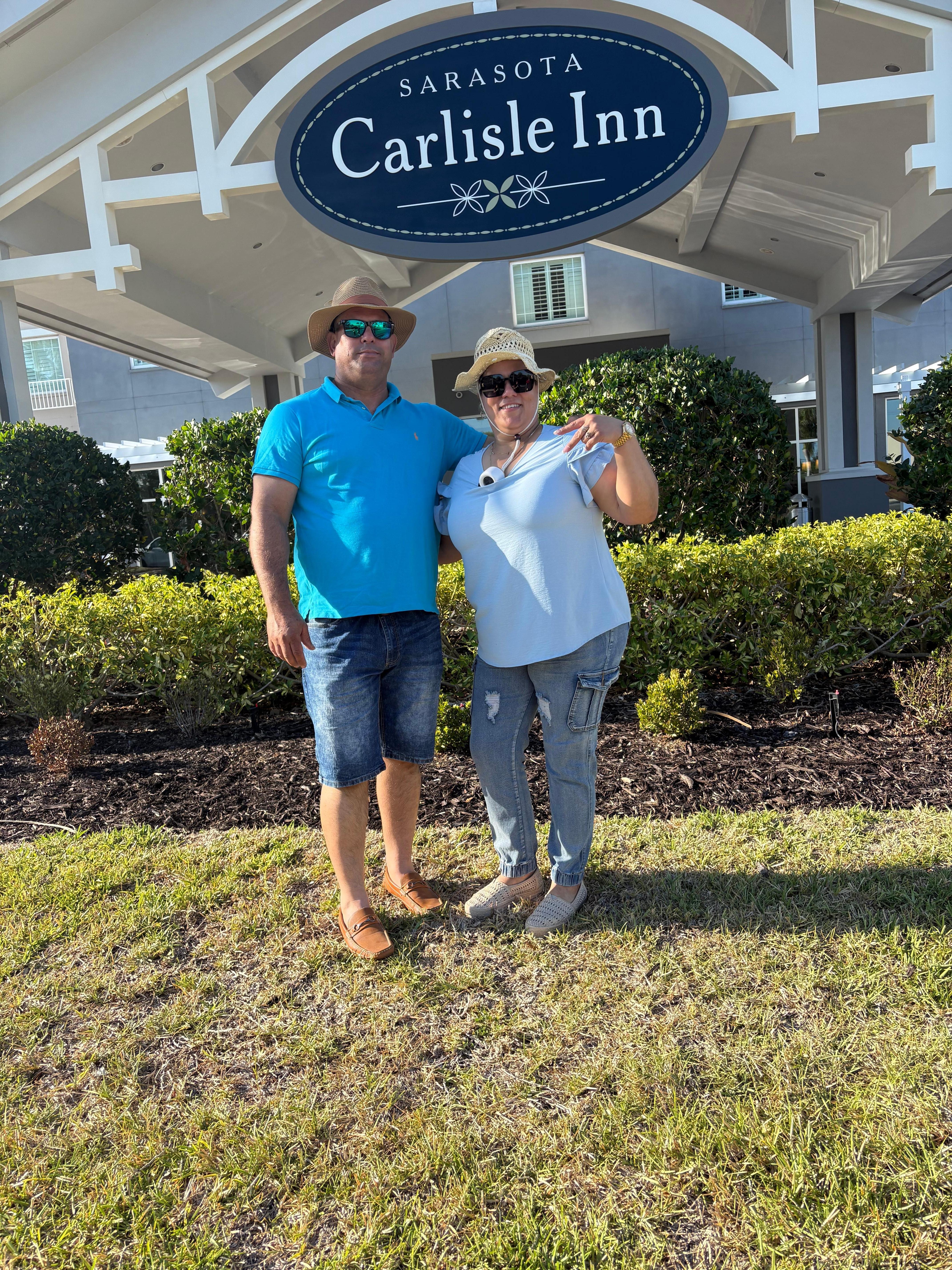 This picture is in front to the hotel my husband and my enjoy to mucho this hotel 