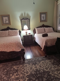 2 queen bed room