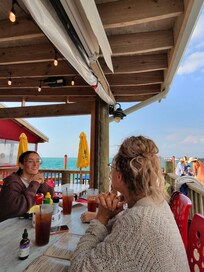 All of Lido and Lingboat is at your fingertips when you stay here. We hardly had any traffic compared to other beach access roads further north.