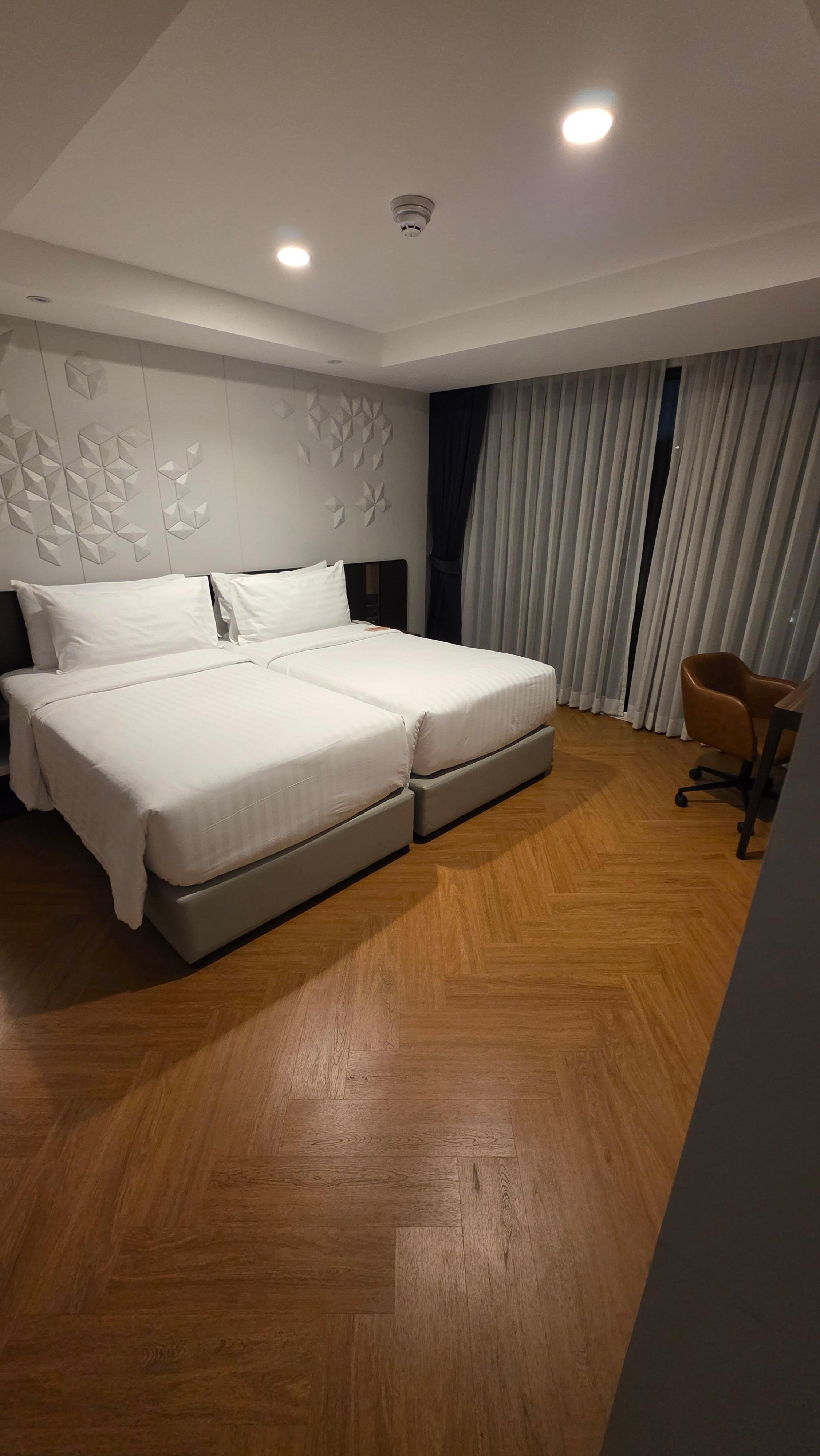 Tagsüber fällt viel Tageslicht rein, eine schöne helle Wohnung! 