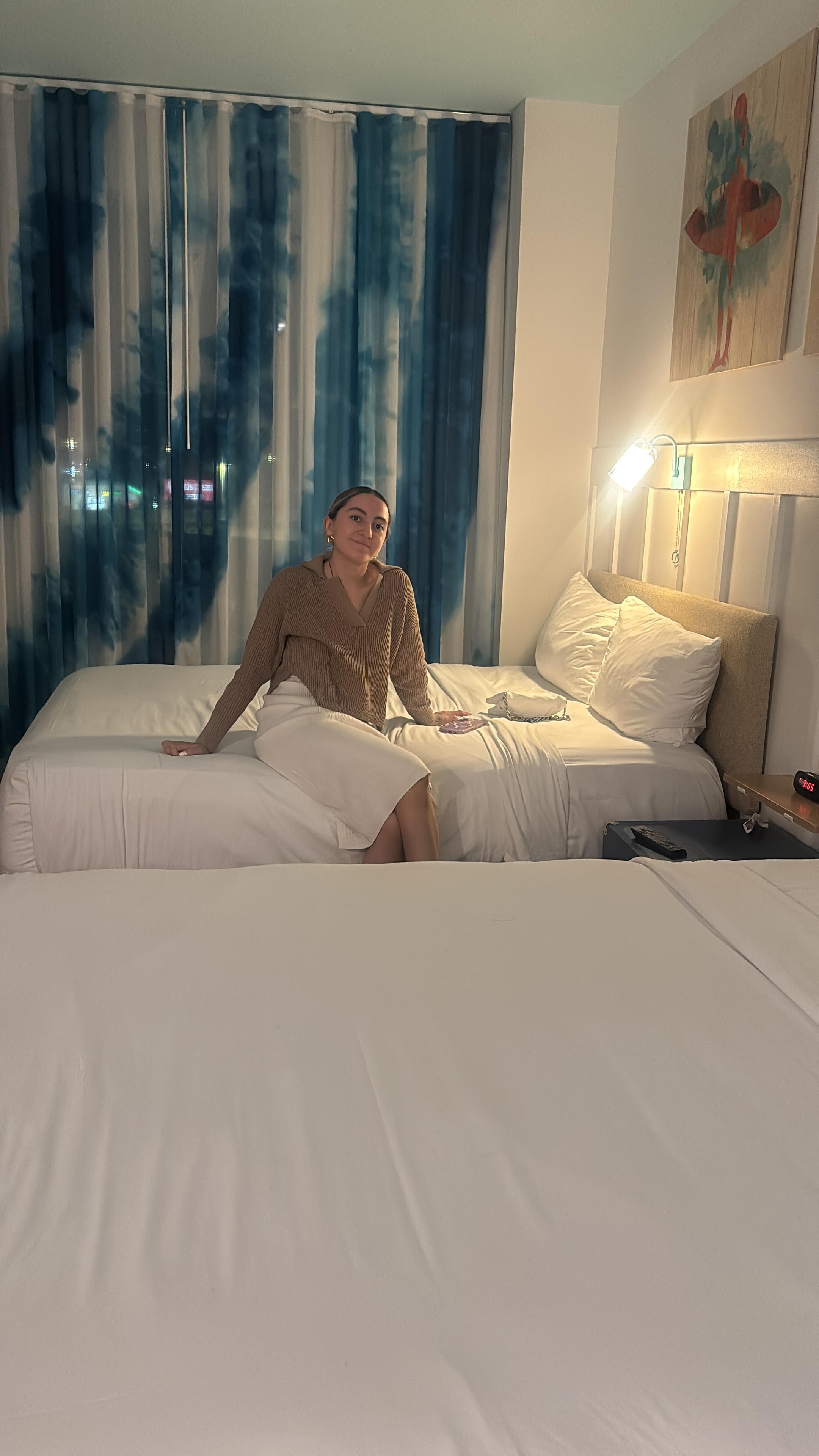 Muy a gusto en el cuarto 