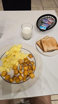 This is breakfast. Bacon and sausage are missing from the picture because I don't like them.