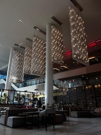 Enjoyed the cafe/restaurant by the lobby.