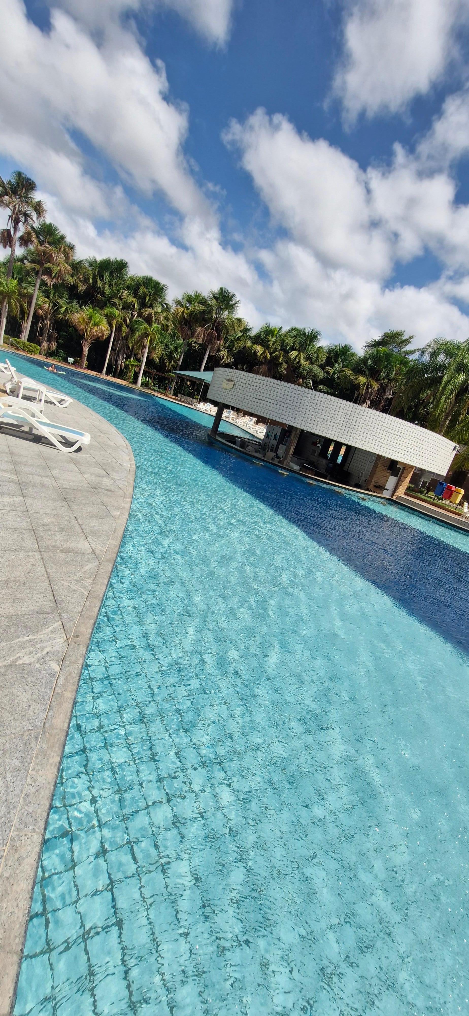 Piscina excelente,  cafe da manha muito bom. 