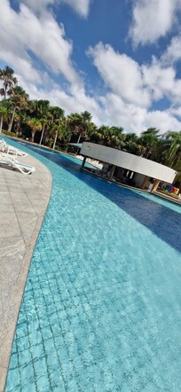 Piscina excelente, cafe da manha muito bom.