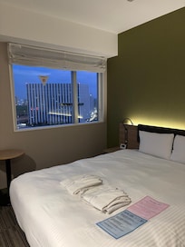 景色の良い部屋と寝心地の良いベッドです。