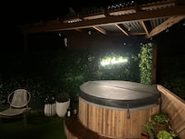 Hot tub. Amazing