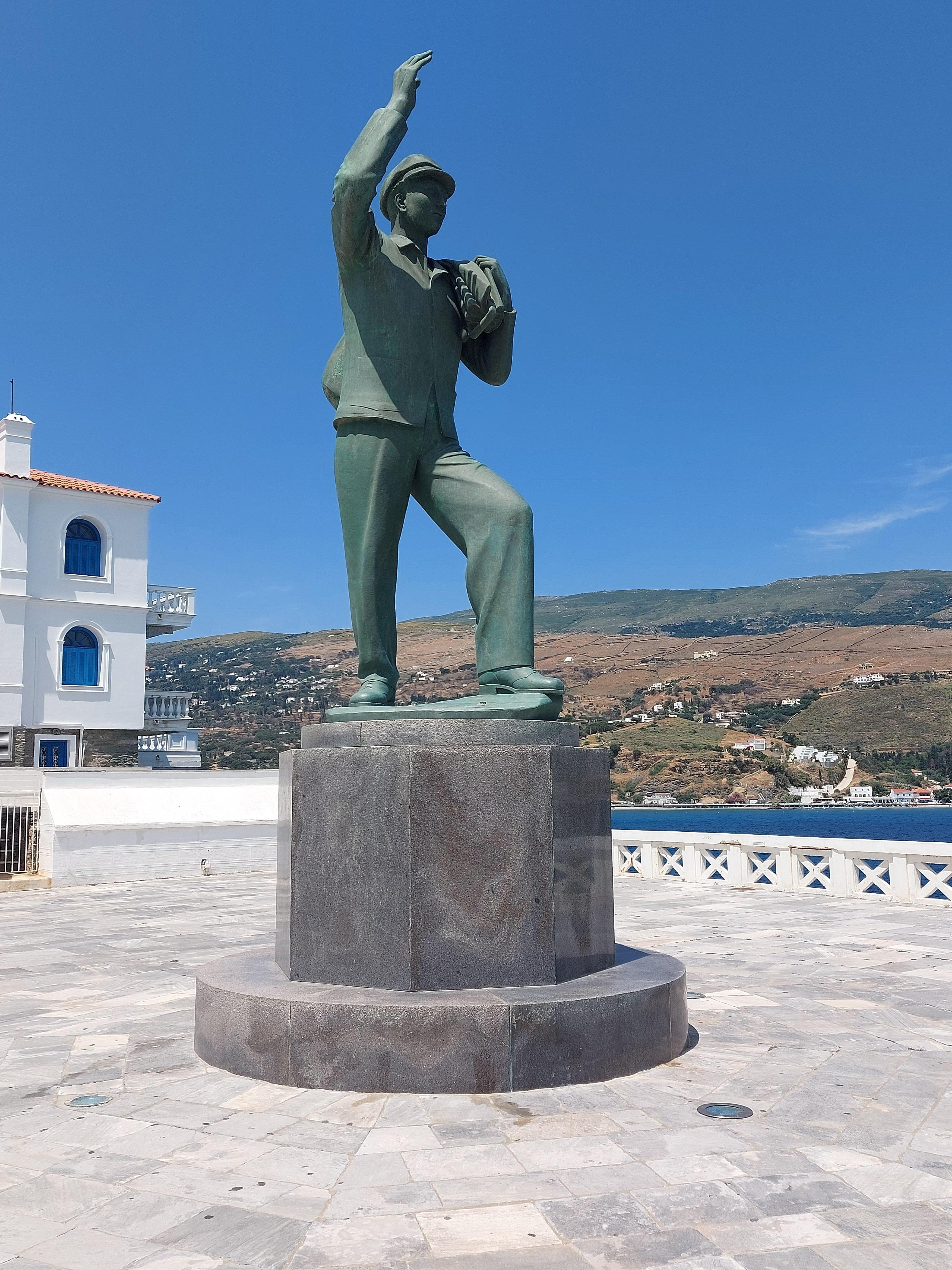 The Unknown Sailor statue